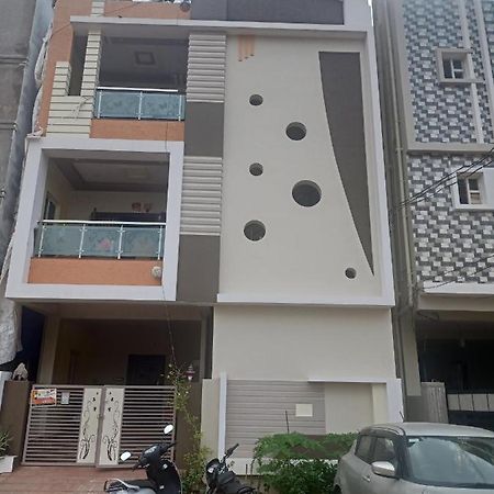Sri Govinda Nilayam Home Stay 1 Visakhapatnam Bagian luar foto