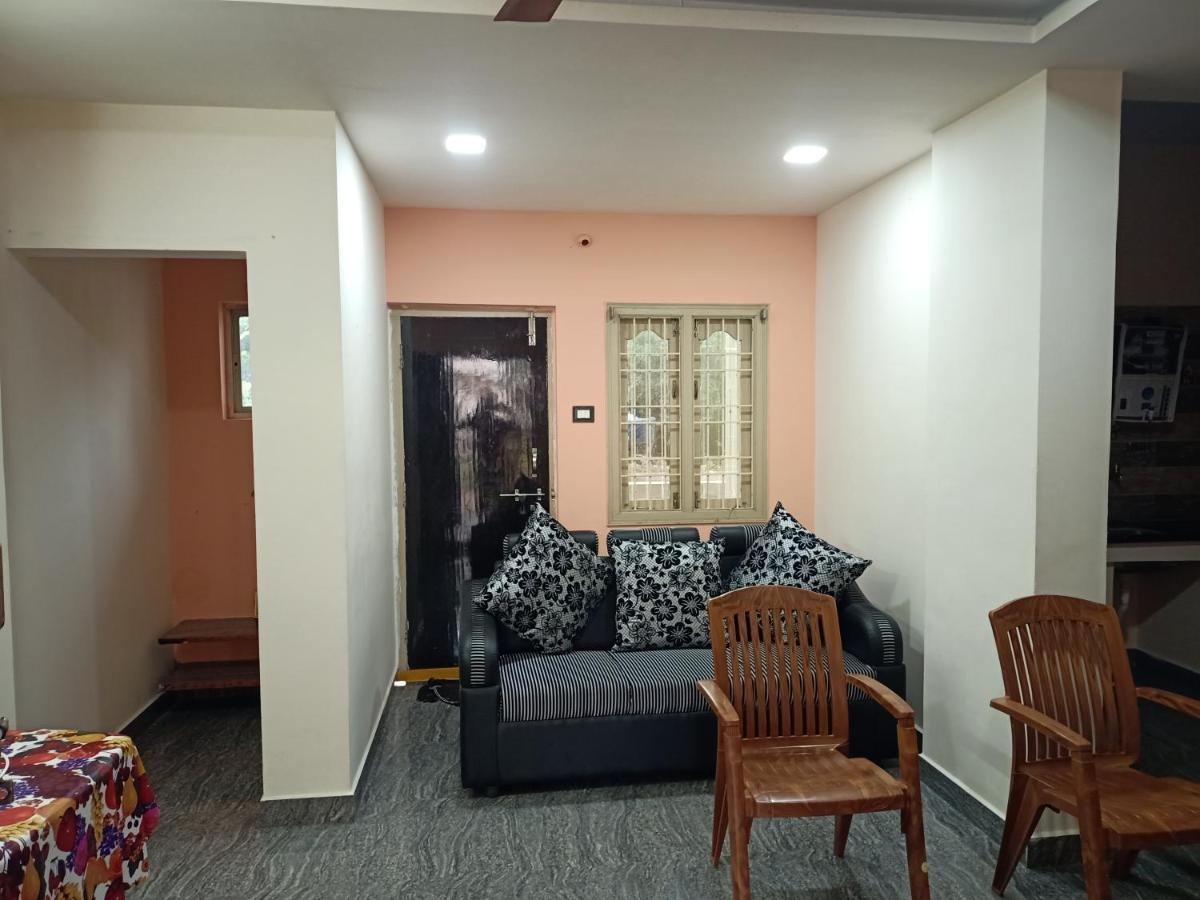Sri Govinda Nilayam Home Stay 1 Visakhapatnam Bagian luar foto
