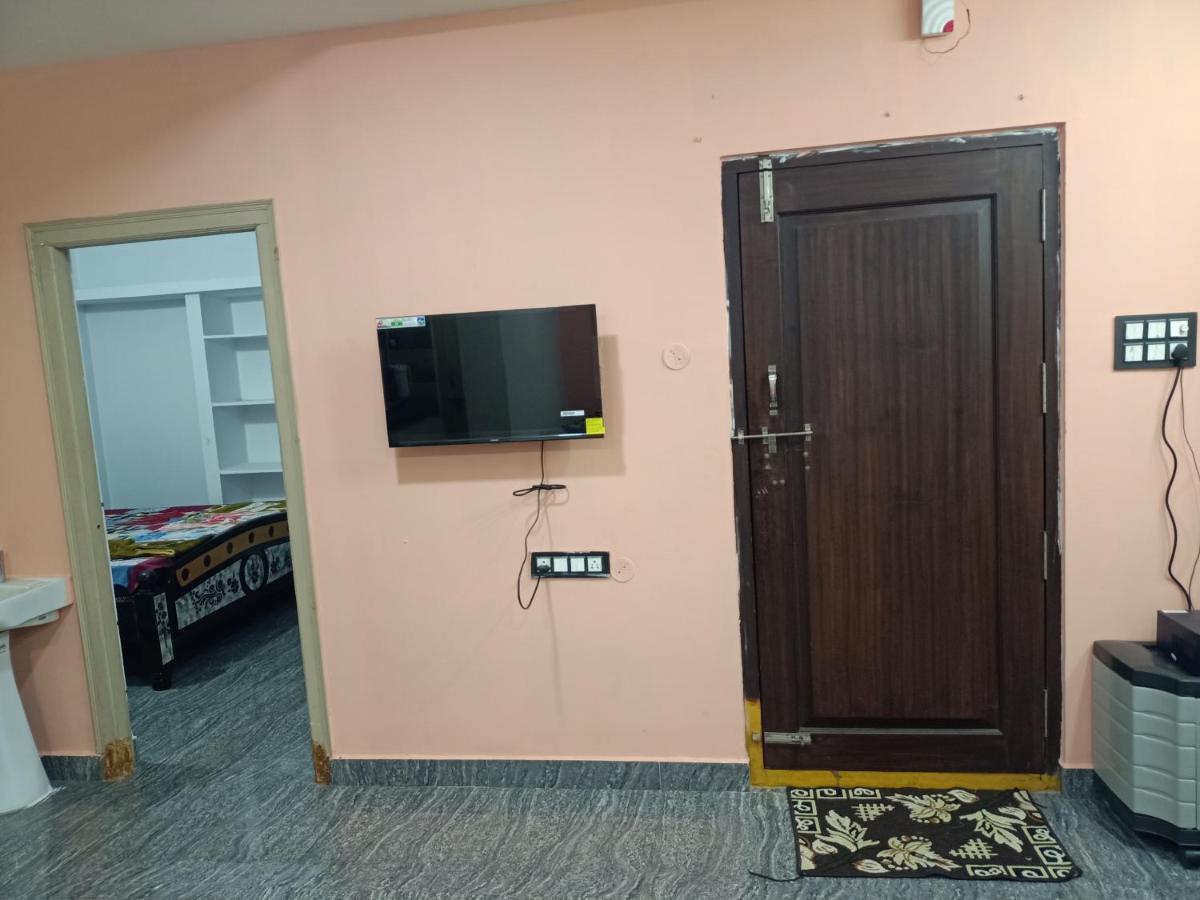 Sri Govinda Nilayam Home Stay 1 Visakhapatnam Bagian luar foto