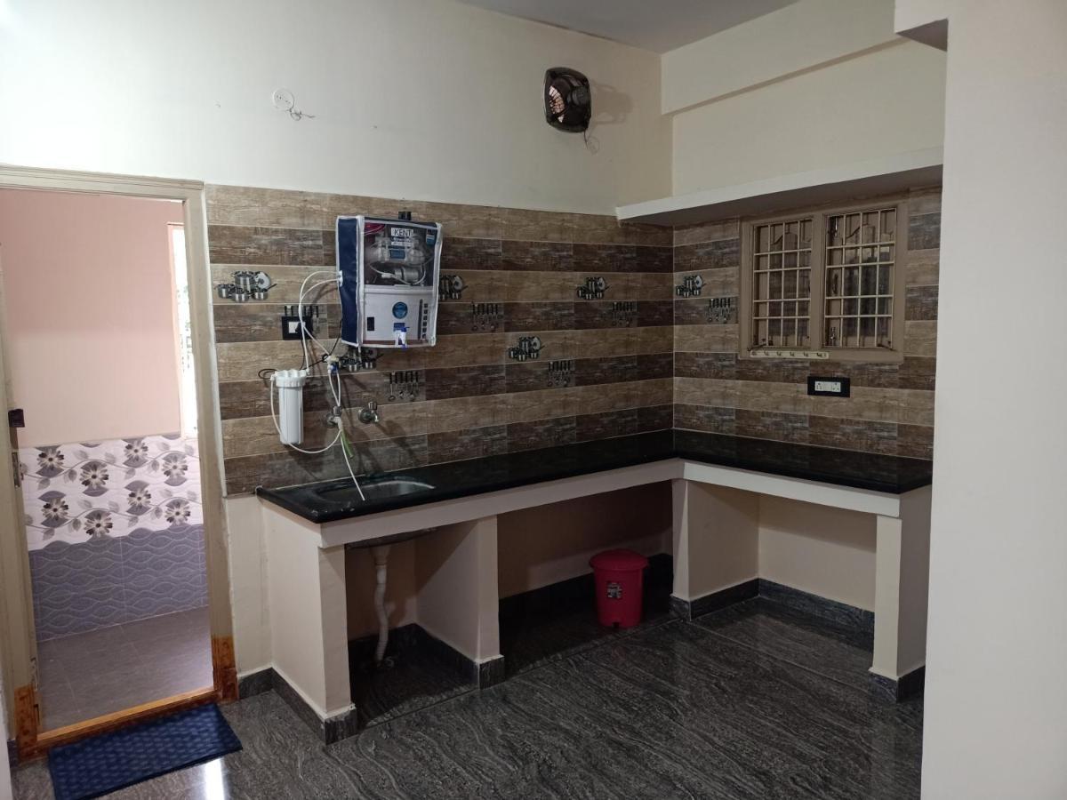 Sri Govinda Nilayam Home Stay 1 Visakhapatnam Bagian luar foto