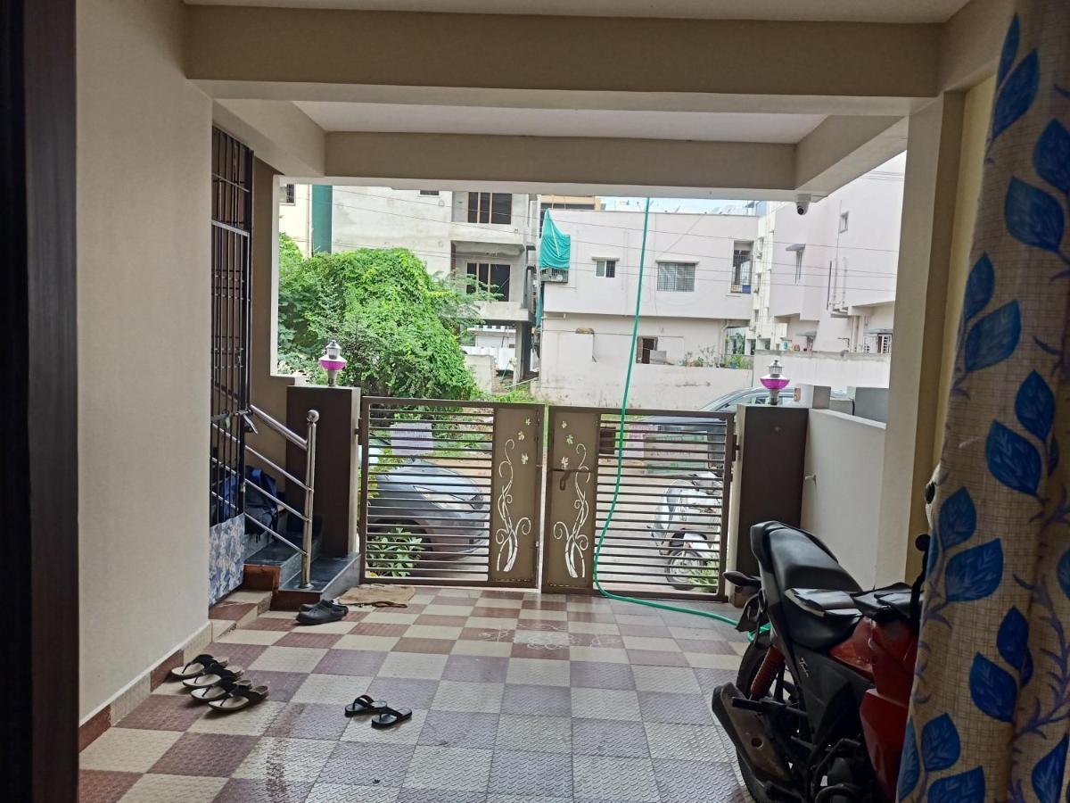 Sri Govinda Nilayam Home Stay 1 Visakhapatnam Bagian luar foto