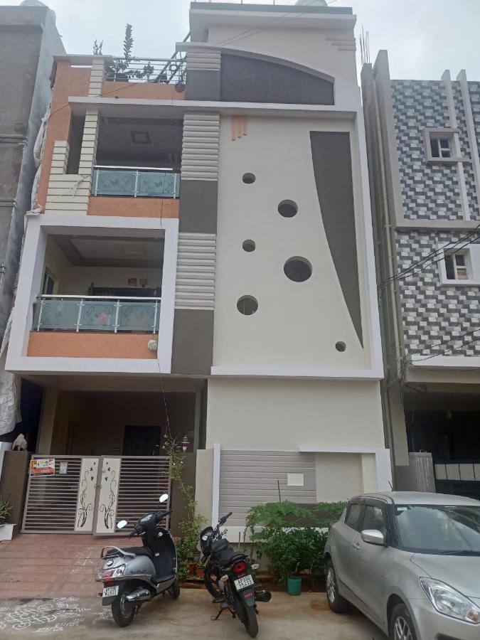 Sri Govinda Nilayam Home Stay 1 Visakhapatnam Bagian luar foto